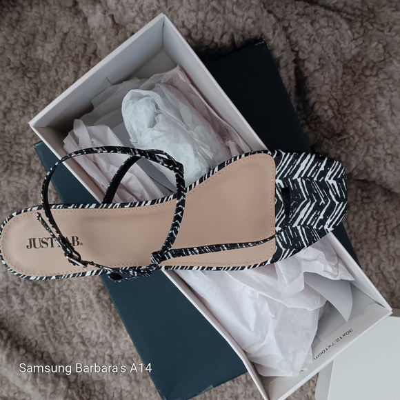 🦓 Zebra Print Flat Sandals - Picture 3 of 7